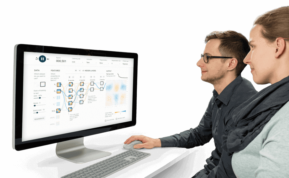Softwareentwickler schauen auf Bildschirm mit Machine Learning Modellen